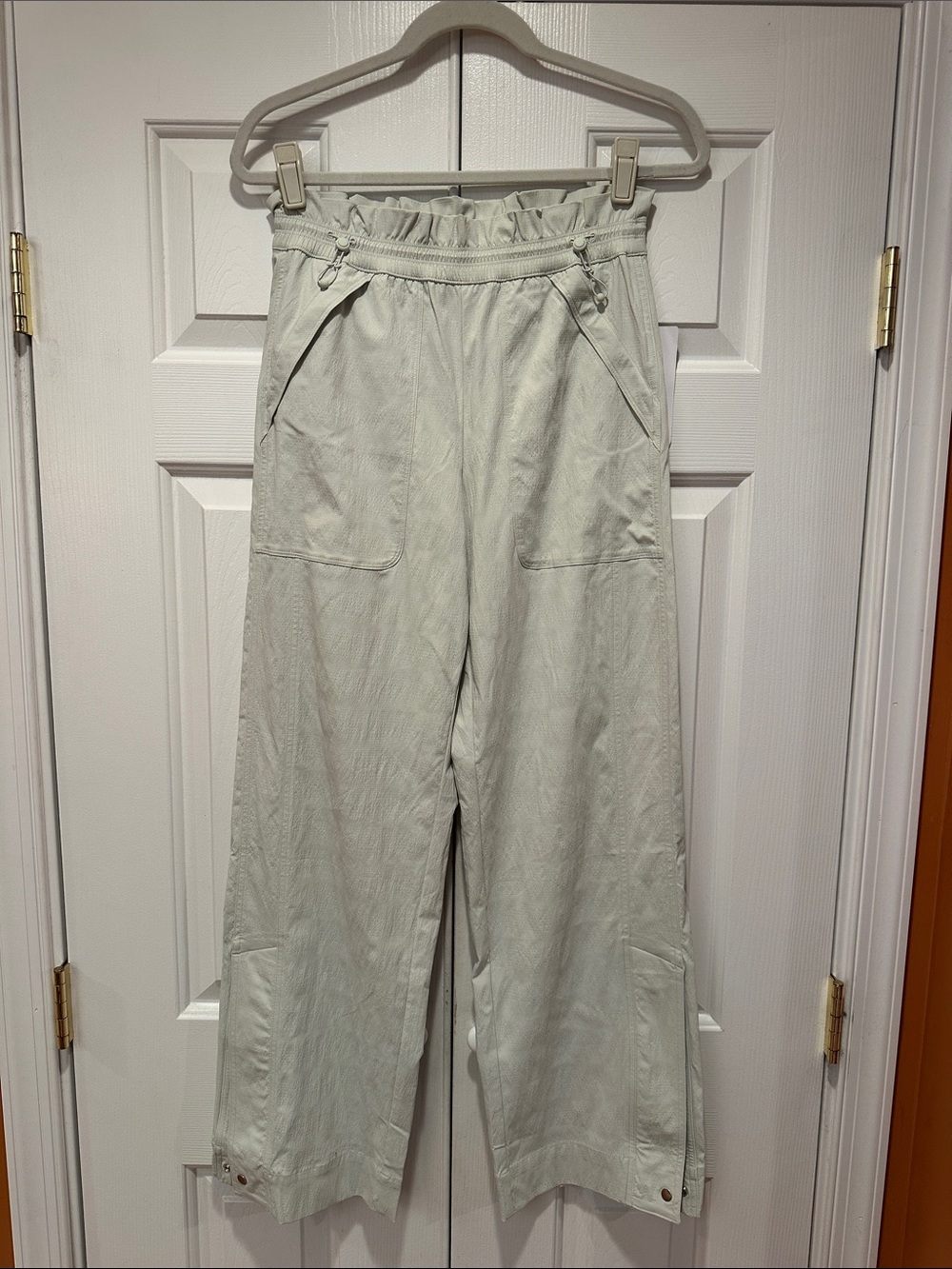 Athleta Light Sage/Putty Wide-Leg Trekkie Parachute Pants size 2